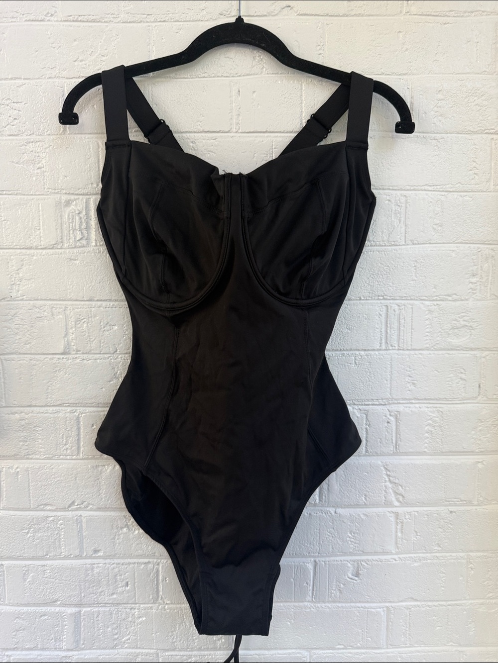 82. NWT  $175 TA3 LARGE REGULAR LONG TORSO HI CUP STYLE LIFTY
